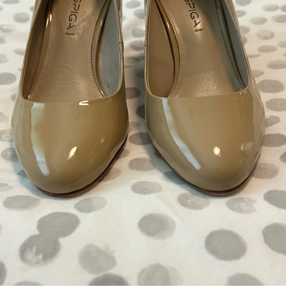 NWT Via Spiga Pamina Nude/Tan Patent Leather Heeled Shoes Size 6
